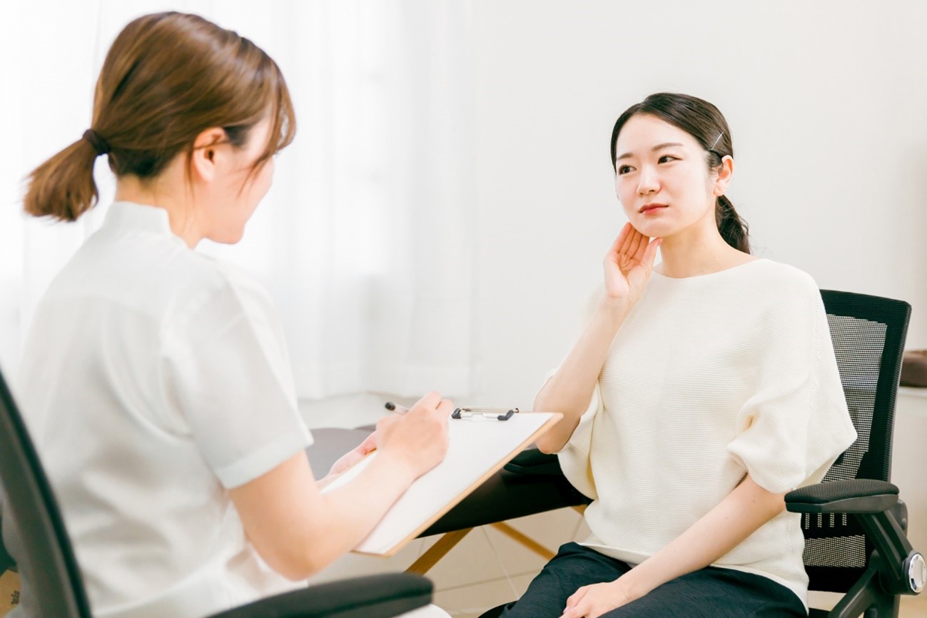 歯茎が黒いのはインプラントのせい？原因と試したい対処法