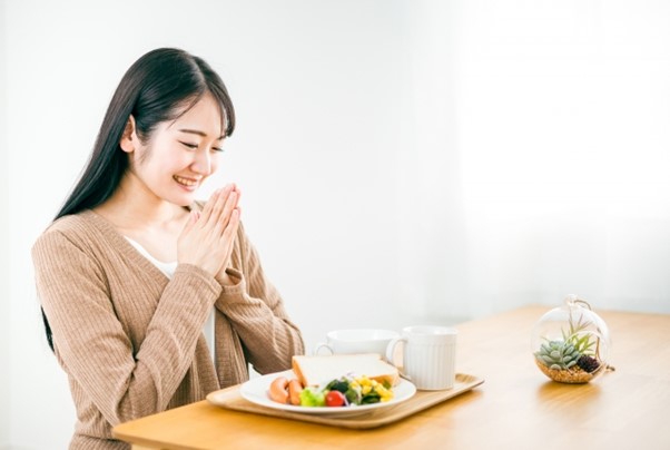 インプラント治療期間の食事：適した飲食物と控えるべき飲食物